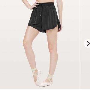 Lululemon principal dancer shorts